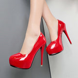 Round toe platform pumps